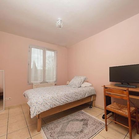 La Perle Rose Only Women Femmes Uniquement Apartment Vénissieux Exterior photo