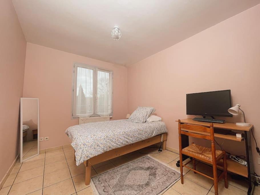 La Perle Rose Only Women Femmes Uniquement Apartment Vénissieux Exterior photo